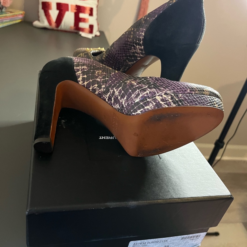 Marc Jacoba snakeskin and suede pumps - Picture 7 of 7